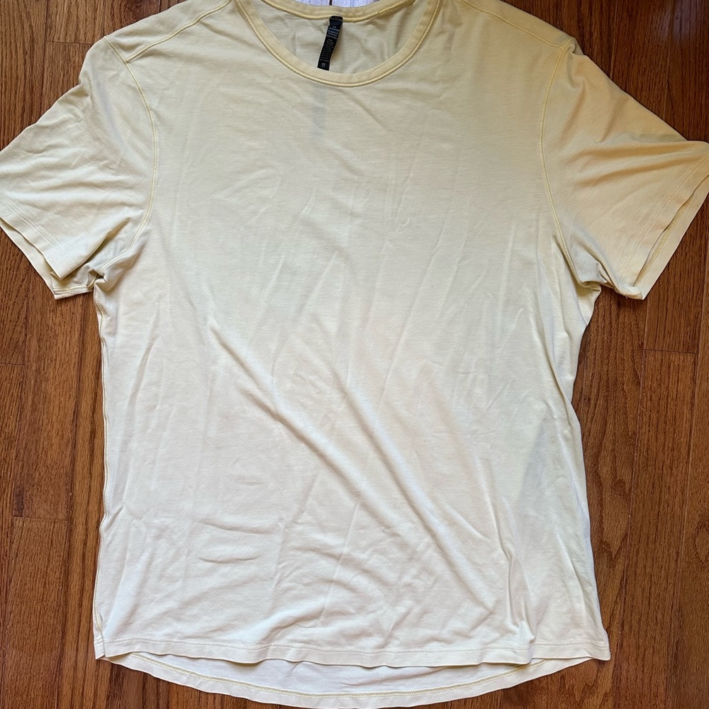 Lululemon - 5 year basic tee - large